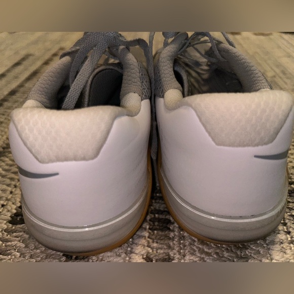 Nike Metcon 5 Wolf Grey White Gum Training shoe Mens 10.5 - Picture 4 of 9